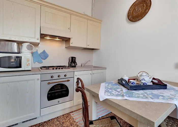 Ca' Badoer West * البندقية